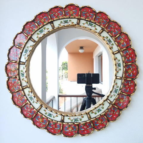 Embellece tu espacio con nuestros espejos de 50 cm estilo cuzqueño y cajamarquino, reflejo de la artesanía peruana y símbolo de tradición y elegancia - Espejos Peruanos - Peruvian Mirrors - Echo a Mano - Madera Tallada - Espejo Decorativo - Artesanal