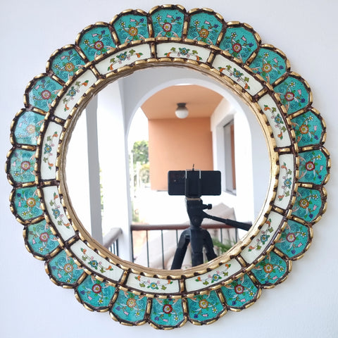 Embellece tu espacio con nuestros espejos de 50 cm estilo cuzqueño y cajamarquino, reflejo de la artesanía peruana y símbolo de tradición y elegancia - Espejos Peruanos - Peruvian Mirrors - Echo a Mano - Madera Tallada - Espejo Decorativo - Artesanal