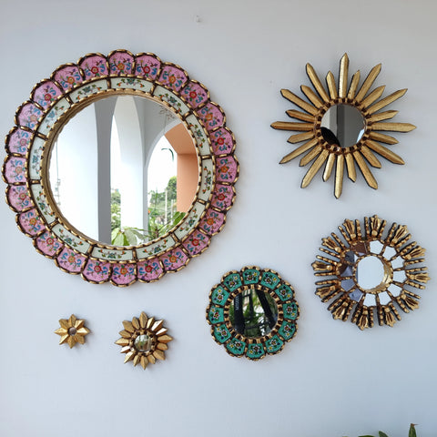 Hermosa composición de espejos decorativos artesanales cuzqueños, ideales para embellecer tu hogar con estilo único. Espejos Artesanales laminados en pan de Oro-Espejos Decorativos-Espejos Peruanos-Espejos Cuzqueños-Peruvian Mirrors-Espejos de Madera