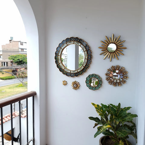 Hermosa composición de espejos decorativos artesanales cuzqueños, ideales para embellecer tu hogar con estilo único. Espejos Artesanales laminados en pan de Oro-Espejos Decorativos-Espejos Peruanos-Espejos Cuzqueños-Peruvian Mirrors-Espejos de Madera