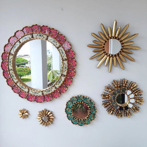 Hermosa composición de espejos decorativos artesanales cuzqueños, ideales para embellecer tu hogar con estilo único. Espejos Artesanales laminados en pan de Oro-Espejos Decorativos-Espejos Peruanos-Espejos Cuzqueños-Peruvian Mirrors-Espejos de Madera