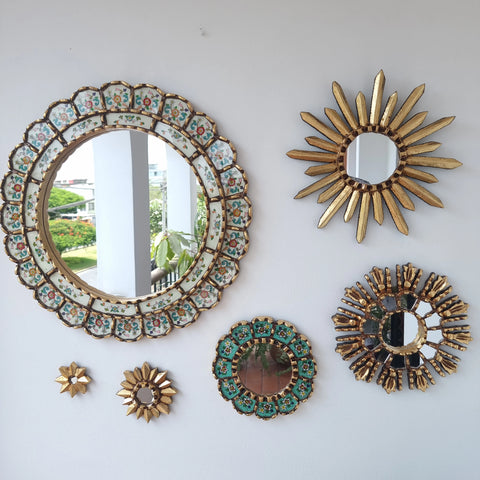 Hermosa composición de espejos decorativos artesanales cuzqueños, ideales para embellecer tu hogar con estilo único. Espejos Artesanales laminados en pan de Oro-Espejos Decorativos-Espejos Peruanos-Espejos Cuzqueños-Peruvian Mirrors-Espejos de Madera