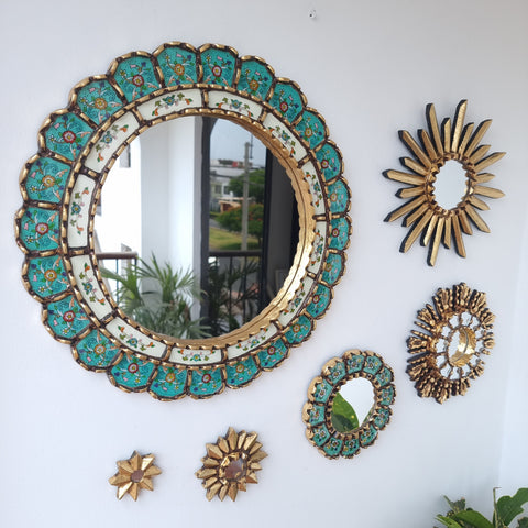 Hermosa composición de espejos decorativos artesanales cuzqueños, ideales para embellecer tu hogar con estilo único. Espejos Artesanales laminados en pan de Oro-Espejos Decorativos-Espejos Peruanos-Espejos Cuzqueños-Peruvian Mirrors-Espejos de Madera