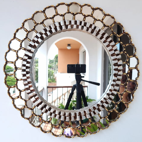 Embellece tu espacio con nuestros espejos de 60 cm estilo cuzqueño y cajamarquino, reflejo de la artesanía peruana y símbolo de tradición y elegancia - Espejos Peruanos - Peruvian Mirrors - Echo a Mano - Madera Tallada - Espejo Decorativo - Artesanal