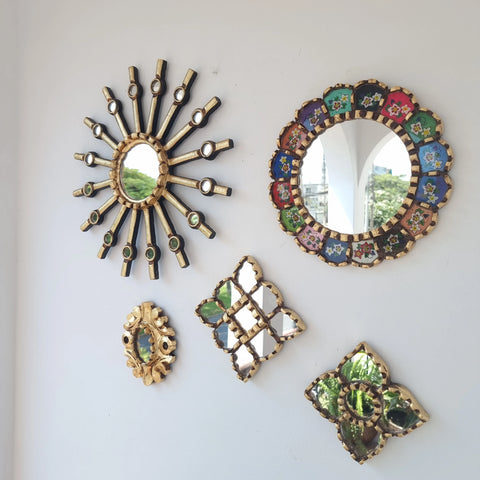 Hermosa composición de espejos decorativos artesanales cuzqueños, ideales para embellecer tu hogar con estilo único. Espejos Artesanales laminados en pan de Oro-Espejos Decorativos-Espejos Peruanos-Espejos Cuzqueños-Peruvian Mirrors-Espejos de Madera