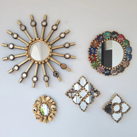 Hermosa composición de espejos decorativos artesanales cuzqueños, ideales para embellecer tu hogar con estilo único. Espejos Artesanales laminados en pan de Oro-Espejos Decorativos-Espejos Peruanos-Espejos Cuzqueños-Peruvian Mirrors-Espejos de Madera