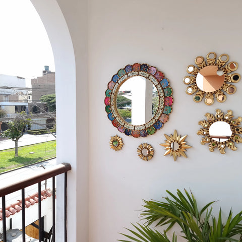 Hermosa composición de espejos decorativos artesanales cuzqueños, ideales para embellecer tu hogar con estilo único. Espejos Artesanales laminados en pan de Oro-Espejos Decorativos-Espejos Peruanos-Espejos Cuzqueños-Peruvian Mirrors-Espejos de Madera