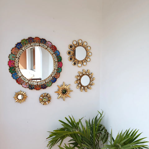 Hermosa composición de espejos decorativos artesanales cuzqueños, ideales para embellecer tu hogar con estilo único. Espejos Artesanales laminados en pan de Oro-Espejos Decorativos-Espejos Peruanos-Espejos Cuzqueños-Peruvian Mirrors-Espejos de Madera