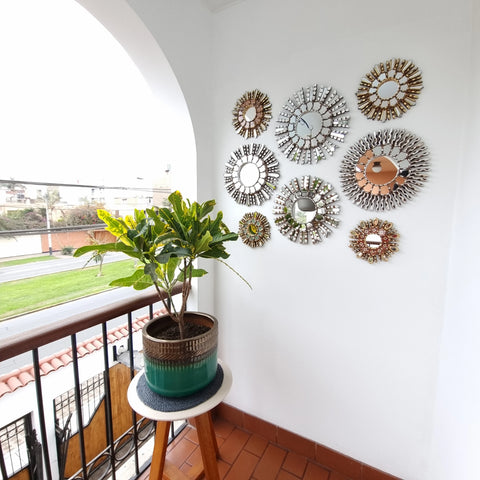 Hermosa composición de espejos decorativos artesanales cuzqueños, ideales para embellecer tu hogar con estilo único. Espejos Artesanales laminados en pan de Oro-Espejos Decorativos-Espejos Peruanos-Espejos Cuzqueños-Peruvian Mirrors-Espejos de Madera