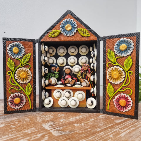 Descubre la magia de los Retablos Ayacuchanos: Arte tradicional peruano que cuenta historias con cada detalle hecho a mano. Perfectos para decorar tu hogar con el Arte Peruano- Retablo Ayacuchano- Artesanía Peruana- Echo a Mano - Decoración Artesanal