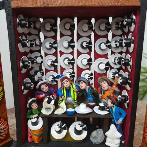 Descubre la magia de los Retablos Ayacuchanos: Arte tradicional peruano que cuenta historias con cada detalle hecho a mano. Perfectos para decorar tu hogar con el Arte Peruano- Retablo Ayacuchano- Artesanía Peruana- Echo a Mano - Decoración Artesanal