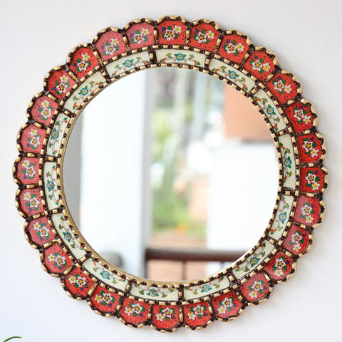 Embellece tu espacio con nuestros espejos de 45 cm estilo cuzqueño y cajamarquino, reflejo de la artesanía peruana y símbolo de tradición y elegancia - Espejos Peruanos - Peruvian Mirrors - Echo a Mano - Madera Tallada - Espejo Decorativo - Artesanal