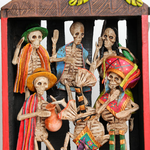 Descubre la magia de los Retablos Ayacuchanos: Arte tradicional peruano que cuenta historias con cada detalle hecho a mano. Perfectos para decorar tu hogar con el Arte Peruano- Retablo Ayacuchano- Artesanía Peruana- Echo a Mano - Decoración Artesanal