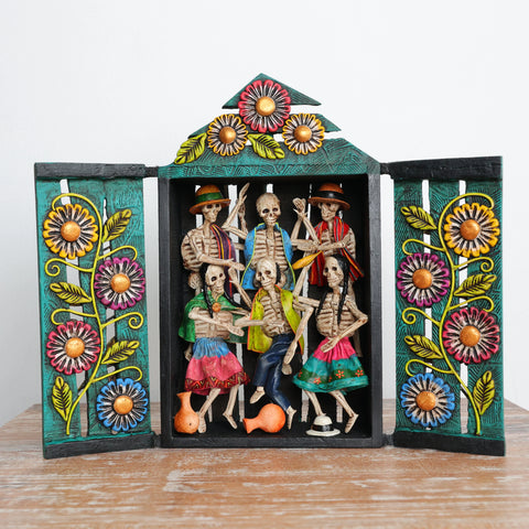 Descubre la magia de los Retablos Ayacuchanos: Arte tradicional peruano que cuenta historias con cada detalle hecho a mano. Perfectos para decorar tu hogar con el Arte Peruano- Retablo Ayacuchano- Artesanía Peruana- Echo a Mano - Decoración Artesanal