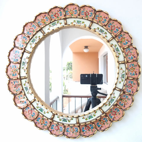 Embellece tu espacio con nuestros espejos de 50 cm estilo cuzqueño y cajamarquino, reflejo de la artesanía peruana y símbolo de tradición y elegancia - Espejos Peruanos - Peruvian Mirrors - Echo a Mano - Madera Tallada - Espejo Decorativo - Artesanal