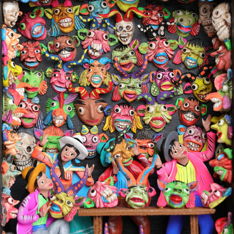 Descubre la magia de los Retablos Ayacuchanos: Arte tradicional peruano que cuenta historias con cada detalle hecho a mano. Perfectos para decorar tu hogar con el Arte Peruano- Retablo Ayacuchano- Artesanía Peruana- Echo a Mano - Decoración Artesanal