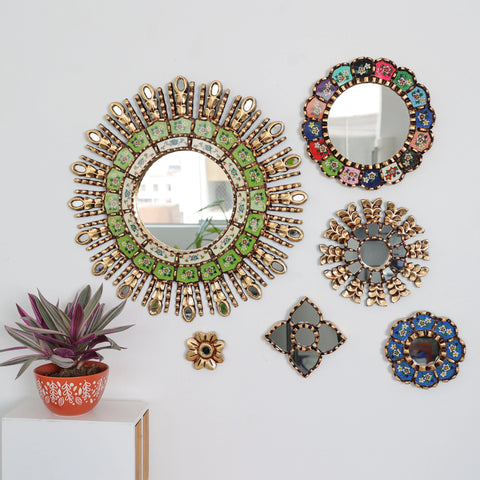 Hermosa composición de espejos decorativos artesanales cuzqueños, ideales para embellecer tu hogar con estilo único. Espejos Artesanales laminados en pan de Oro-Espejos Decorativos-Espejos Peruanos-Espejos Cuzqueños-Peruvian Mirrors-Espejos de Madera