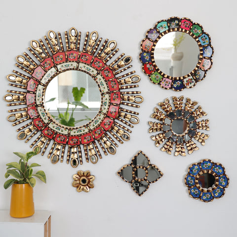 Hermosa composición de espejos decorativos artesanales cuzqueños, ideales para embellecer tu hogar con estilo único. Espejos Artesanales laminados en pan de Oro-Espejos Decorativos-Espejos Peruanos-Espejos Cuzqueños-Peruvian Mirrors-Espejos de Madera