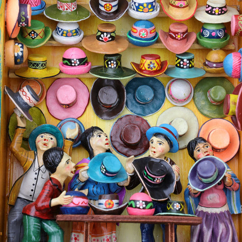 Descubre la magia de los Retablos Ayacuchanos: Arte tradicional peruano que cuenta historias con cada detalle hecho a mano. Perfectos para decorar tu hogar con el Arte Peruano- Retablo Ayacuchano- Artesanía Peruana- Echo a Mano - Decoración Artesanal