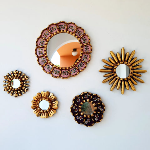 Hermosa composición de espejos decorativos artesanales cuzqueños, ideales para embellecer tu hogar con estilo único. Espejos Artesanales laminados en pan de Oro-Espejos Decorativos-Espejos Peruanos-Espejos Cuzqueños-Peruvian Mirrors-Espejos de Madera