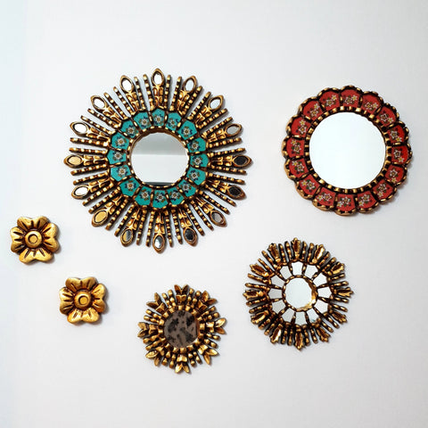 Hermosa composición de espejos decorativos artesanales cuzqueños, ideales para embellecer tu hogar con estilo único. Espejos Artesanales laminados en pan de Oro-Espejos Decorativos-Espejos Peruanos-Espejos Cuzqueños-Peruvian Mirrors-Espejos de Madera