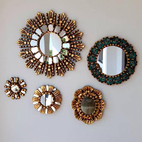 Hermosa composición de espejos decorativos artesanales cuzqueños, ideales para embellecer tu hogar con estilo único. Espejos Artesanales laminados en pan de Oro-Espejos Decorativos-Espejos Peruanos-Espejos Cuzqueños-Peruvian Mirrors-Espejos de Madera