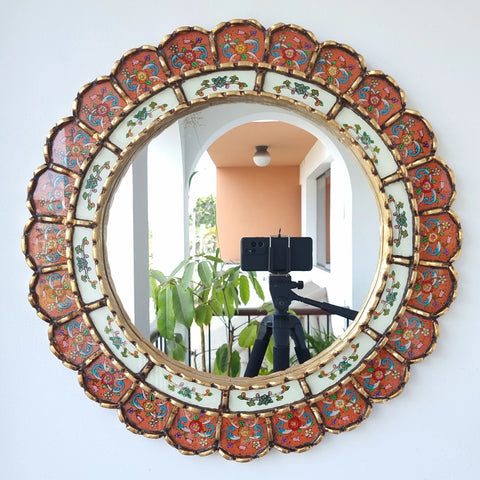 Embellece tu espacio con nuestros espejos de 50 cm estilo cuzqueño y cajamarquino, reflejo de la artesanía peruana y símbolo de tradición y elegancia - Espejos Peruanos - Peruvian Mirrors - Echo a Mano - Madera Tallada - Espejo Decorativo - Artesanal