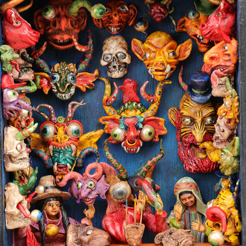 Descubre la magia de los Retablos Ayacuchanos: Arte tradicional peruano que cuenta historias con cada detalle hecho a mano. Perfectos para decorar tu hogar con el Arte Peruano- Retablo Ayacuchano- Artesanía Peruana- Echo a Mano - Decoración Artesanal