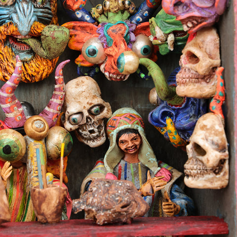 Descubre la magia de los Retablos Ayacuchanos: Arte tradicional peruano que cuenta historias con cada detalle hecho a mano. Perfectos para decorar tu hogar con el Arte Peruano- Retablo Ayacuchano- Artesanía Peruana- Echo a Mano - Decoración Artesanal