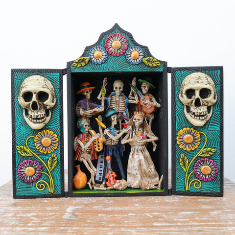 Descubre la magia de los Retablos Ayacuchanos: Arte tradicional peruano que cuenta historias con cada detalle hecho a mano. Perfectos para decorar tu hogar con el Arte Peruano- Retablo Ayacuchano- Artesanía Peruana- Echo a Mano - Decoración Artesanal