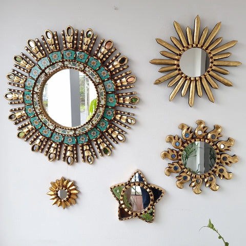 Hermosa composición de espejos decorativos artesanales cuzqueños, ideales para embellecer tu hogar con estilo único. Espejos Artesanales laminados en pan de Oro-Espejos Decorativos-Espejos Peruanos-Espejos Cuzqueños-Peruvian Mirrors-Espejos de Madera