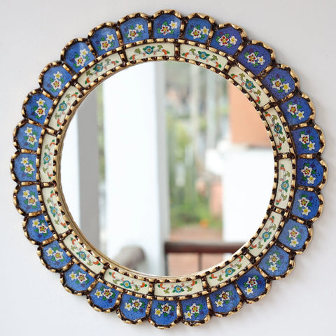 Embellece tu espacio con nuestros espejos de 45 cm estilo cuzqueño y cajamarquino, reflejo de la artesanía peruana y símbolo de tradición y elegancia - Espejos Peruanos - Peruvian Mirrors - Echo a Mano - Madera Tallada - Espejo Decorativo - Artesanal